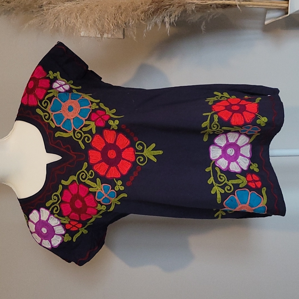 HANDMADE traditional Mexican embroidery shirt size M NWOT